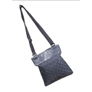 Gucci Black GG Canvas Crossbody Bag Messenger Shoulder Bag Italy Designer